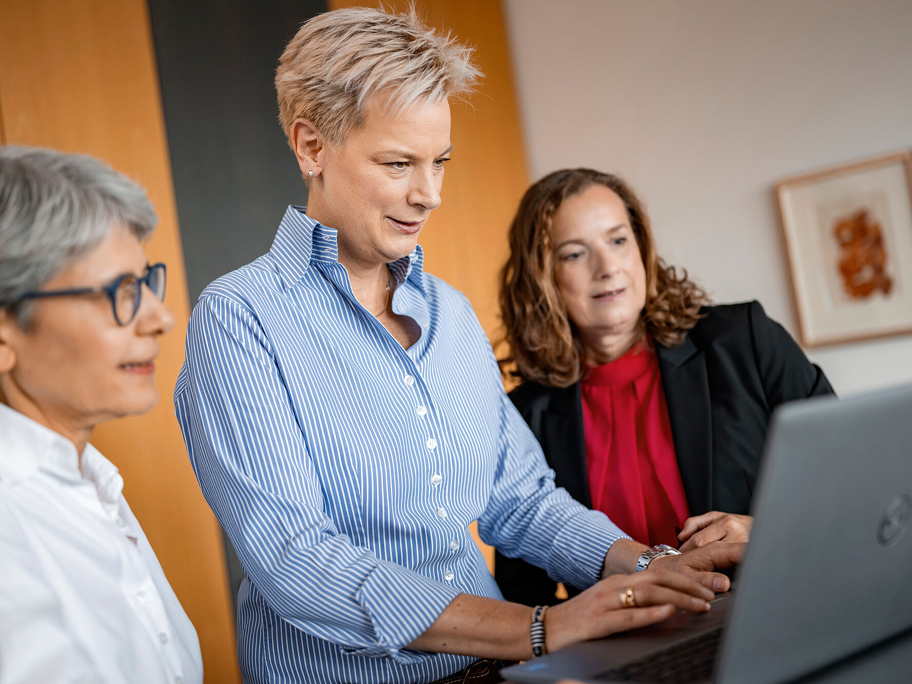 Heide Stegemerten, Bettina Stork und Kerstin Farmakoris im Gespräch