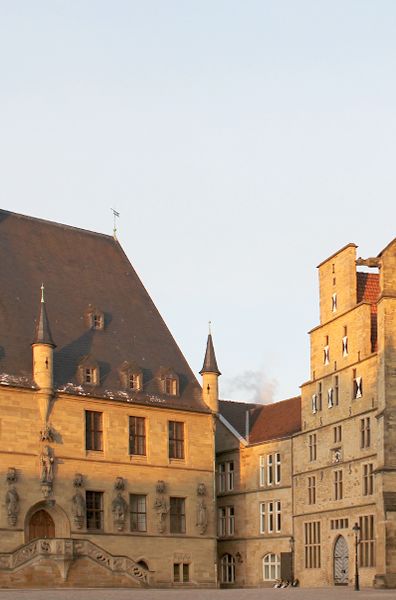 Der Rathausplatz Osnabrück im Abendlicht
